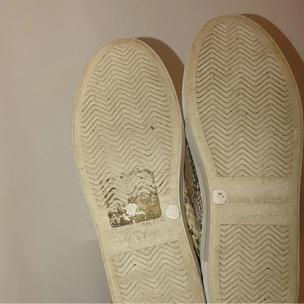 Vince Camuto Korli Women's Slip-On‎ Platform Sneaker 7 Natural Snake Print